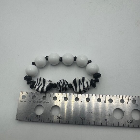 Zebra Print & White Acrylic Beaded Stretch Bracelet Animal - Picture 5 of 5